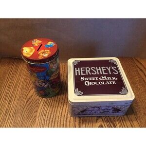 Hershey’s Sweet Milk Chocolate & Santa Edwiges Tins